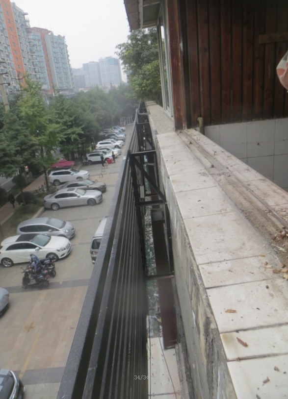 某休闲中心店招广告牌结构安全评估
