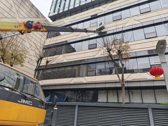 成都某大型商业办公楼石材幕墙安全检测评估