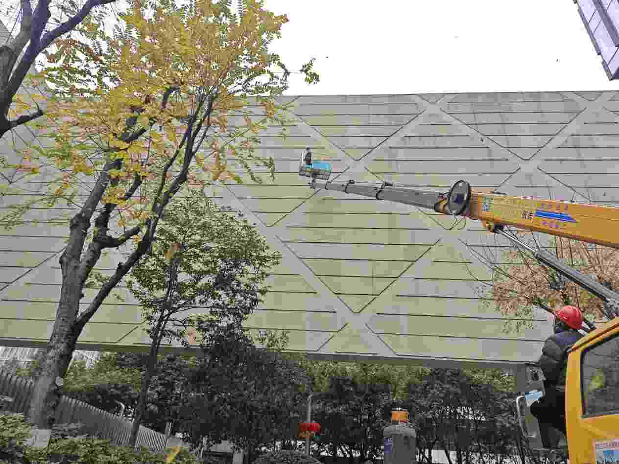 成都某大型商业办公楼石材幕墙安全检测评估